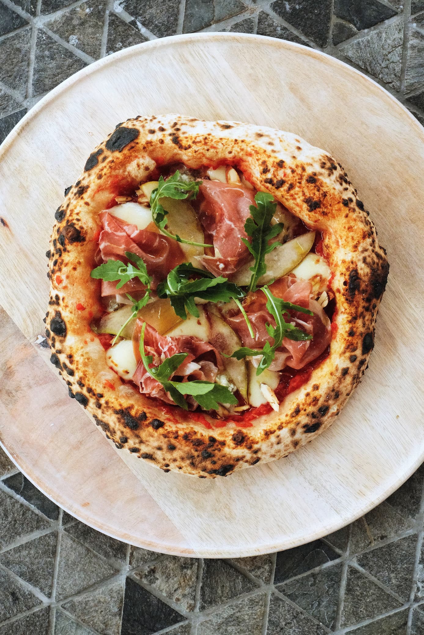 Pizza Napoletana detail 1